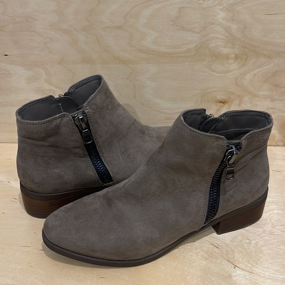 Steve Madden ankle booties - Picture 3 of 5